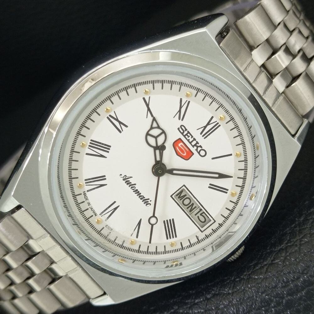 Vintage 1977 Seiko Automatic Mens Silver Watch W/daydate & Red accents